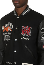 Carica l'immagine nel visualizzatore di Gallery, Bomber in lana con patch e maniche in pelle