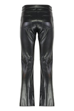 Carica l'immagine nel visualizzatore di Gallery, Pantalone slim in tessuto spalmato