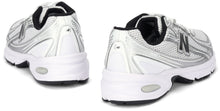 Load image into Gallery viewer, Low-top sneakers 740