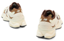 Load image into Gallery viewer, Low sneakers in suede and mesh