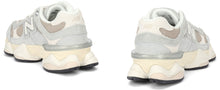 Carica l'immagine nel visualizzatore di Gallery, Sneakers con inserti in pelle scamosciata 9060