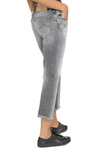 Carica l'immagine nel visualizzatore di Gallery, Cropped jeans