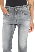 Carica l'immagine nel visualizzatore di Gallery, Cropped jeans