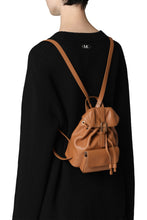 Carica l'immagine nel visualizzatore di Gallery, Zaino Furla Flow Mini in pelle