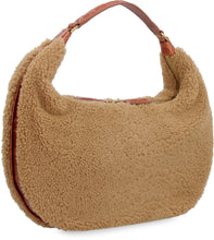 Carica l'immagine nel visualizzatore di Gallery, Borsa a spalla Sasha in shearling