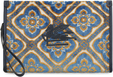 Carica l'immagine nel visualizzatore di Gallery, Clutch in tessuto jacquard