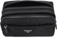 Carica l'immagine nel visualizzatore di Gallery, Necessaire in nylon con dettagli in pelle