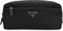 Carica l'immagine nel visualizzatore di Gallery, Necessaire in nylon con dettagli in pelle