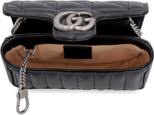 Carica l'immagine nel visualizzatore di Gallery, Mini-bag GG Marmont in pelle matelassé