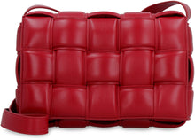 Carica l'immagine nel visualizzatore di Gallery, Borsa a tracolla Padded Cassette in pelle