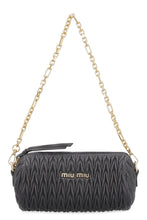 Carica l'immagine nel visualizzatore di Gallery, Clutch in pelle matelassé