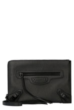 Carica l'immagine nel visualizzatore di Gallery, Clutch in pelle martellata
