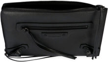 Carica l'immagine nel visualizzatore di Gallery, Clutch in pelle martellata