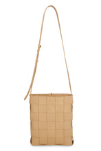 Carica l'immagine nel visualizzatore di Gallery, Borsa The Cassette Messenger in Maxi Intreccio