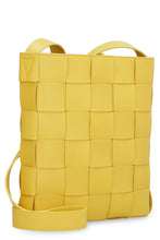Carica l'immagine nel visualizzatore di Gallery, Borsa The Cassette Messenger in Maxi Intreccio