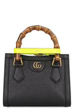 Carica l'immagine nel visualizzatore di Gallery, Mini-bag Gucci Diana in pelle
