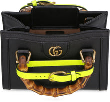 Carica l'immagine nel visualizzatore di Gallery, Mini-bag Gucci Diana in pelle