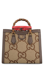 Carica l'immagine nel visualizzatore di Gallery, Borsa Gucci Diana in tessuto GG