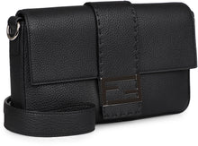 Carica l'immagine nel visualizzatore di Gallery, Marsupio Baguette Regular in pelle con logo
