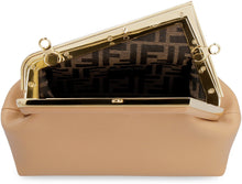 Carica l'immagine nel visualizzatore di Gallery, Clutch Fendi First in pelle