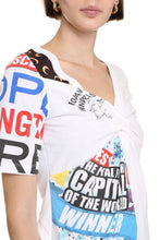 Carica l'immagine nel visualizzatore di Gallery, T-shirt con scollo a V