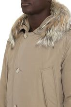 Carica l'immagine nel visualizzatore di Gallery, Parka Arctic con cappuccio bordato in pelliccia