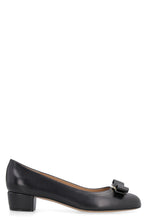 Load image into Gallery viewer, Vara leather pumps
