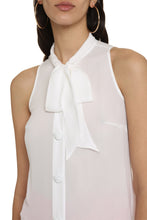 Carica l'immagine nel visualizzatore di Gallery, Blusa in seta
