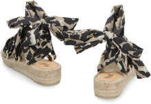 Carica l'immagine nel visualizzatore di Gallery, Diane von Furstenberg X Castaner - Sandali Paloma con zeppa
