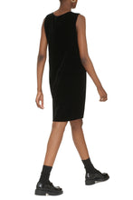 Carica l&#39;immagine nel visualizzatore di Gallery, Abito in ciniglia
