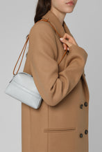 Carica l'immagine nel visualizzatore di Gallery, Clutch Matrioska in pelle
