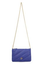 Carica l'immagine nel visualizzatore di Gallery, Borsa a tracolla Love Simply in pelle trapuntata
