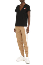 Carica l'immagine nel visualizzatore di Gallery, T-shirt con scollo a V
