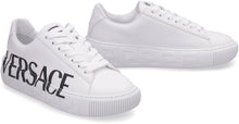 Carica l'immagine nel visualizzatore di Gallery, Sneakers low-top Greca in pelle
