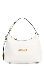 Carica l'immagine nel visualizzatore di Gallery, Borsa hobo Versace Tag in pelle con logo in rilievo
