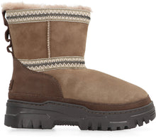 Load image into Gallery viewer, Classic Mini TrailGazer boots
