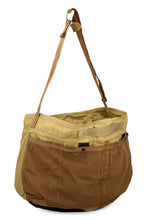 Carica l'immagine nel visualizzatore di Gallery, Clarks x C.P Company - Borsa messenger con logo
