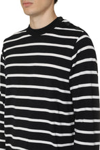 Carica l'immagine nel visualizzatore di Gallery, Maglione girocollo in lana vergine
