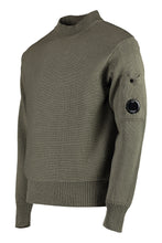 Load image into Gallery viewer, Long sleeve crew-neck sweater
