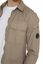 Carica l'immagine nel visualizzatore di Gallery, Overshirt Taylon in tessuto tecnico
