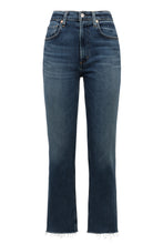 Carica l'immagine nel visualizzatore di Gallery, Daphne cropped jeans
