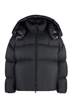 Carica l'immagine nel visualizzatore di Gallery, Moncler X Roc Nation Designed By Jay-Z - Piumino corto Antila
