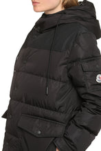 Carica l'immagine nel visualizzatore di Gallery, Moncler Born to Protect - Piumino Erquy con bottoni automatici
