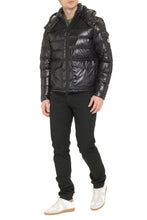 Carica l'immagine nel visualizzatore di Gallery, Moncler Born to Protect - Piumino full-zip Gombei con cappuccio
