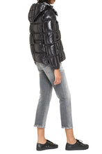 Load image into Gallery viewer, Flumet zip and snap button fastening down jacket

