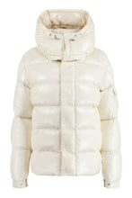 Carica l'immagine nel visualizzatore di Gallery, MONCLER MAYA 70 JACKET - Piumino corto con cappuccio
