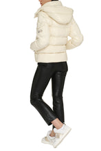 Carica l'immagine nel visualizzatore di Gallery, MONCLER MAYA 70 JACKET - Piumino corto con cappuccio
