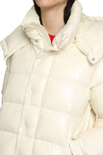 Carica l'immagine nel visualizzatore di Gallery, MONCLER MAYA 70 JACKET - Piumino corto con cappuccio
