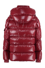 Carica l'immagine nel visualizzatore di Gallery, MONCLER MAYA 70 JACKET - Piumino corto con cappuccio
