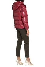 Carica l'immagine nel visualizzatore di Gallery, MONCLER MAYA 70 JACKET - Piumino corto con cappuccio
